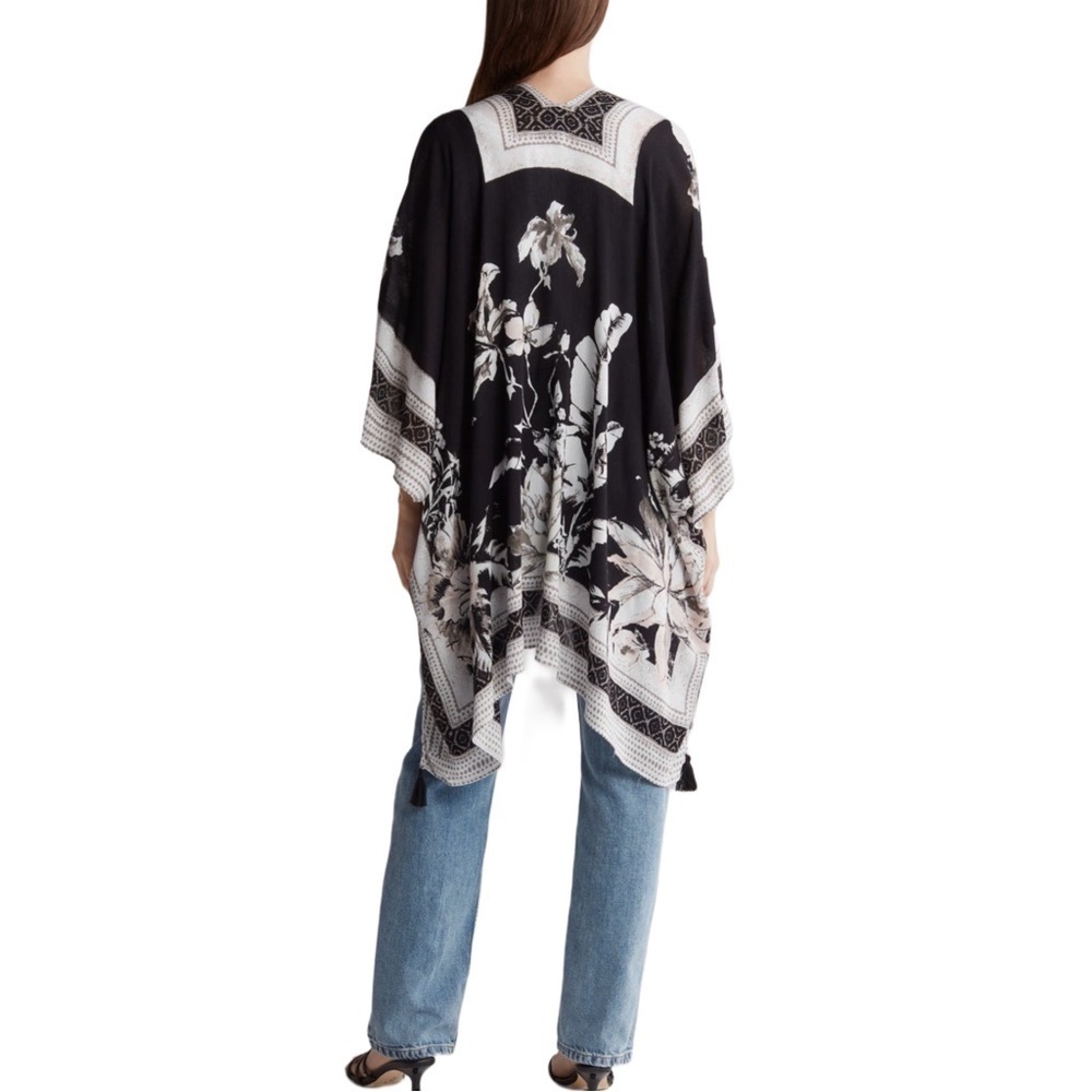 Vince Camuto Black and White Floral Kimono - Picture 3 of 4